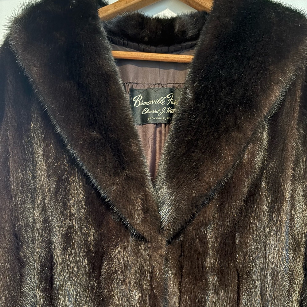 Elegant Blackglama Dark Ranch Mink Coat - Picture 2 of 12
